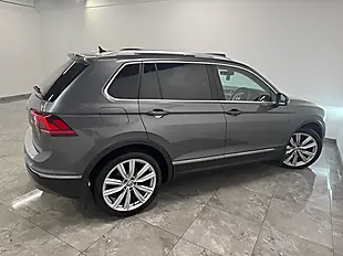 Used 2017 Volkswagen Tiguan Sel Bluemotion Tech Grey - Interior and Exterior details 8