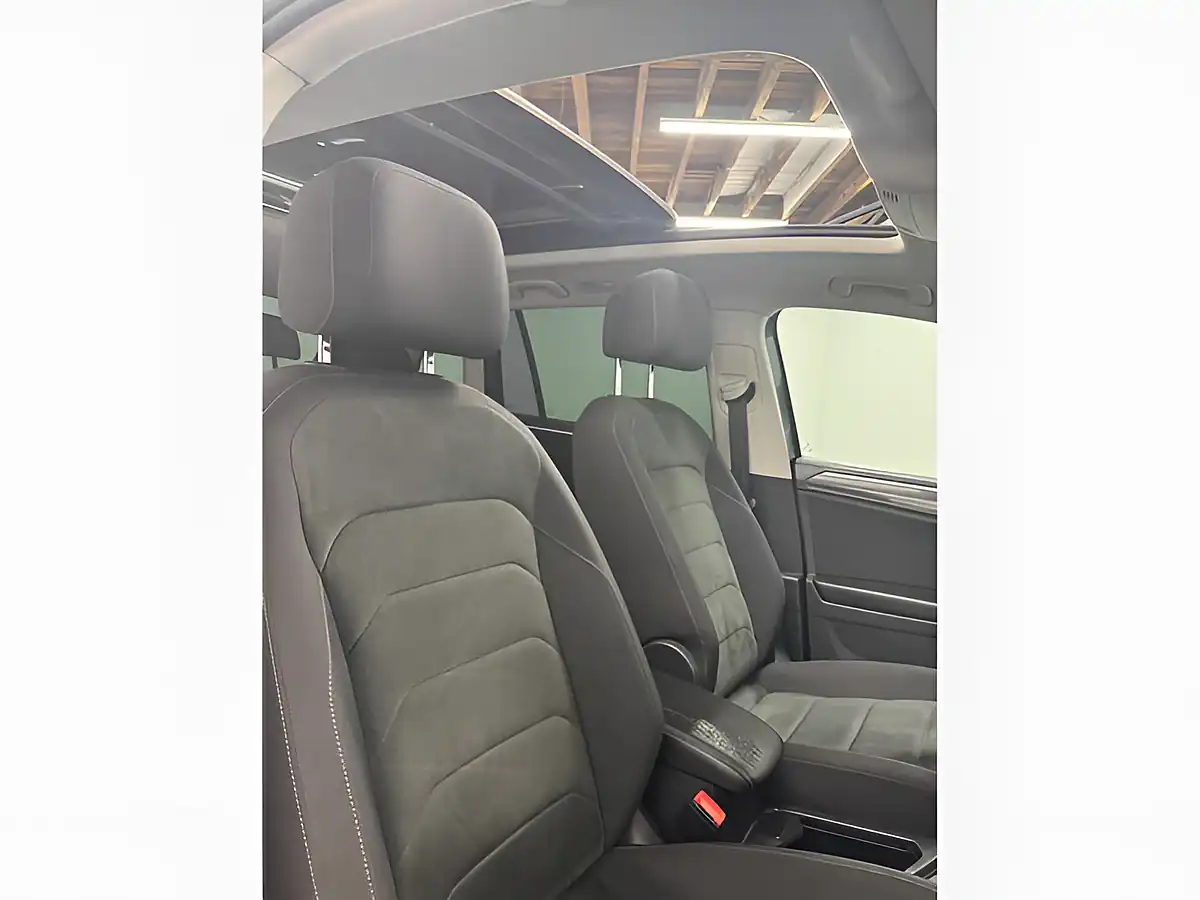 Used 2017 Volkswagen Tiguan Sel Bluemotion Tech Grey - Interior and Exterior details 9
