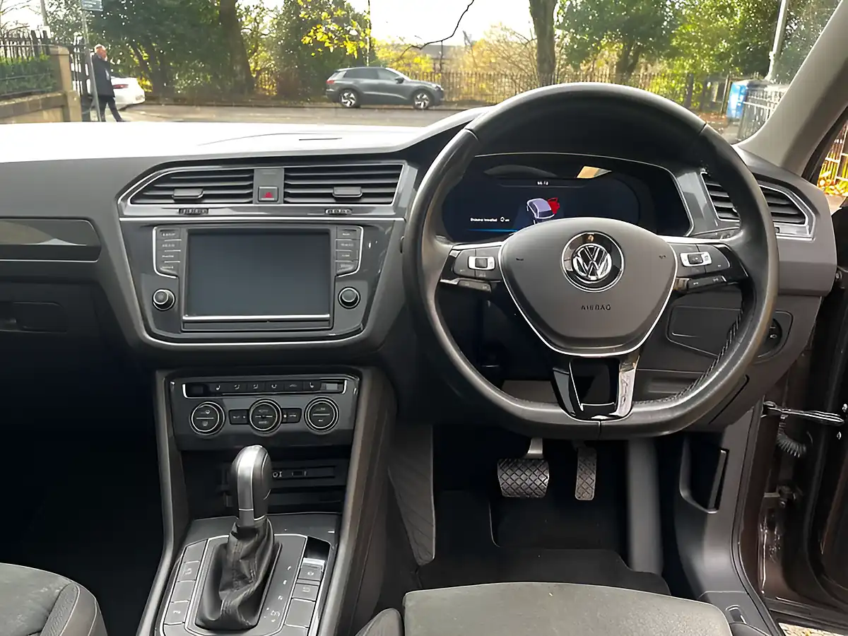 Used 2017 Volkswagen Tiguan Sel Brown - Interior and Exterior details 13