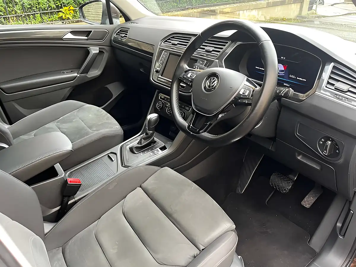 Used 2017 Volkswagen Tiguan Sel Brown - Interior and Exterior details 14