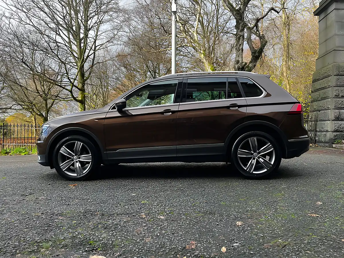 Used 2017 Volkswagen Tiguan Sel Brown - Interior and Exterior details 2