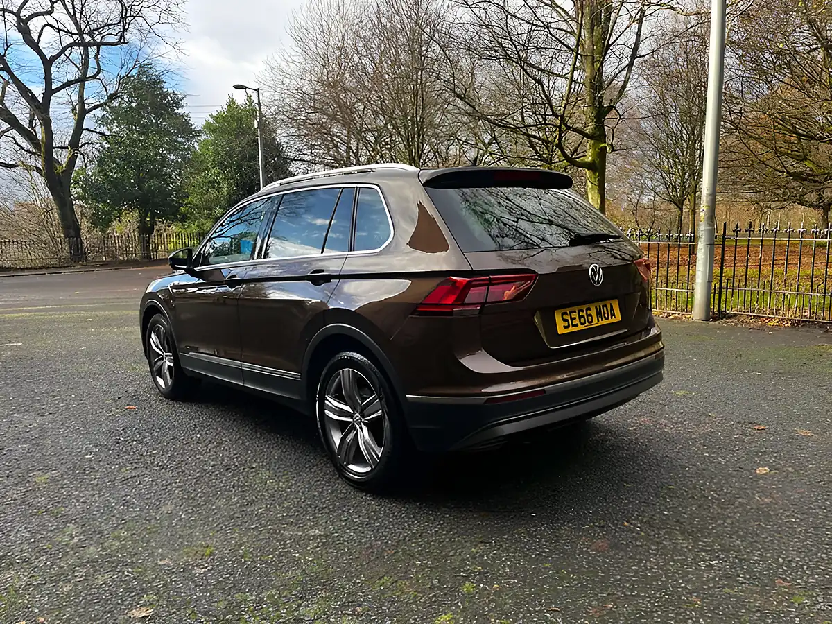 Used 2017 Volkswagen Tiguan Sel Brown - Interior and Exterior details 3