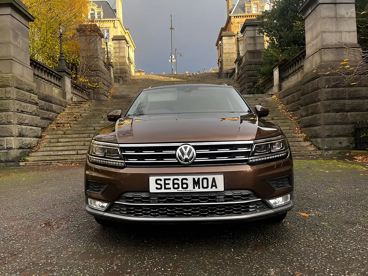 Used 2017 Volkswagen Tiguan Sel Brown - Interior and Exterior details 4