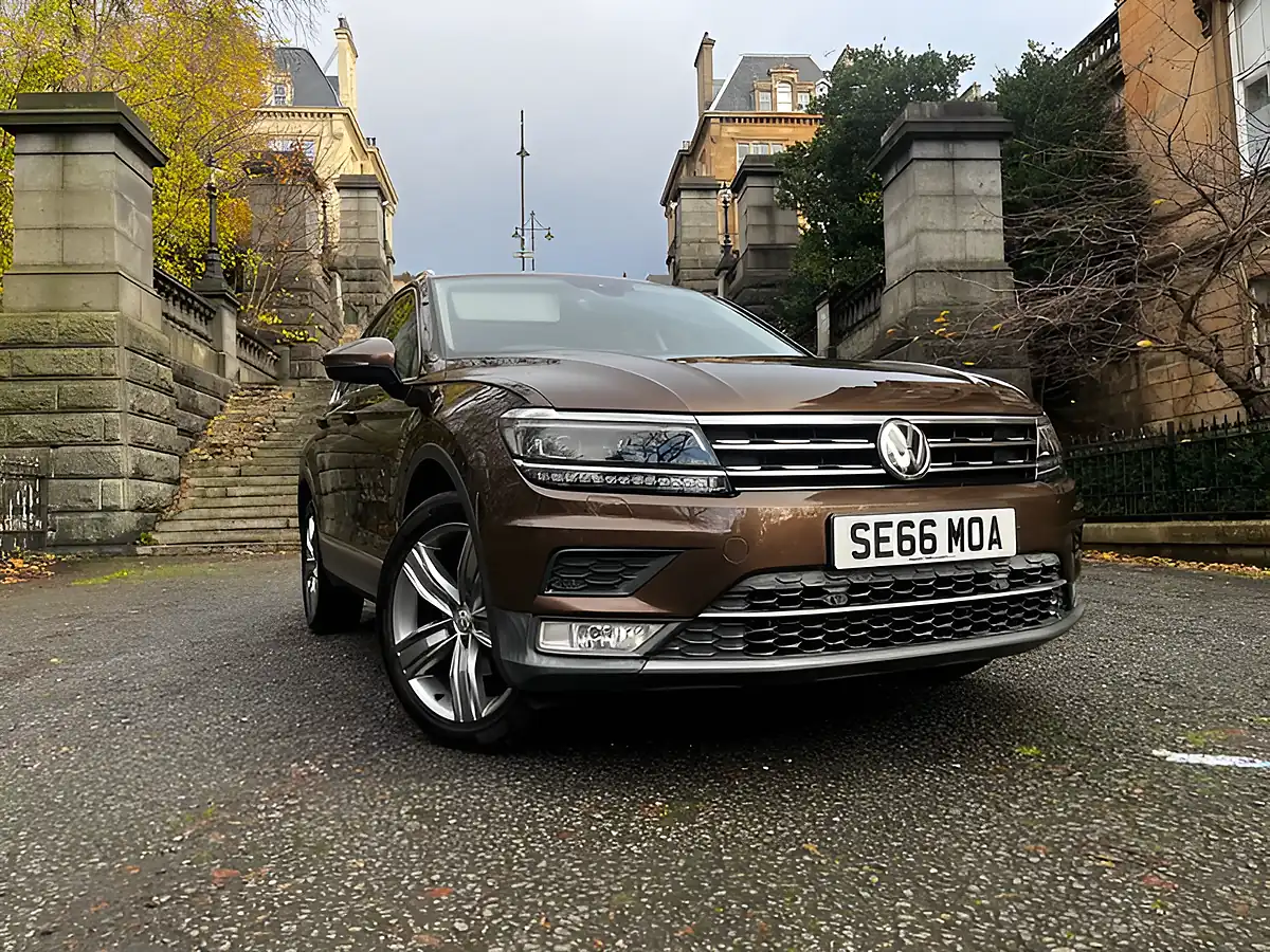 Used 2017 Volkswagen Tiguan Sel Brown - Interior and Exterior details 5