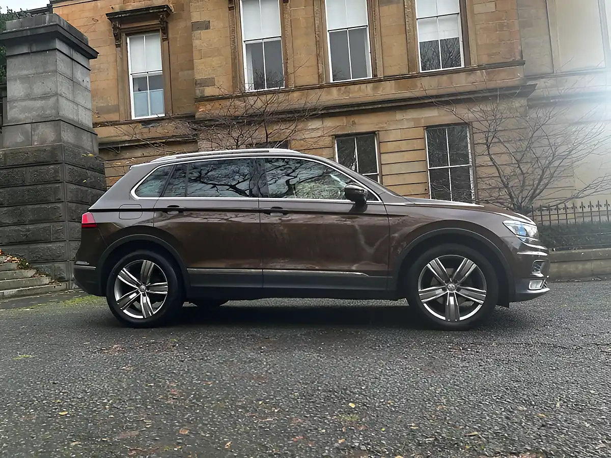 Used 2017 Volkswagen Tiguan Sel Brown - Interior and Exterior details 6