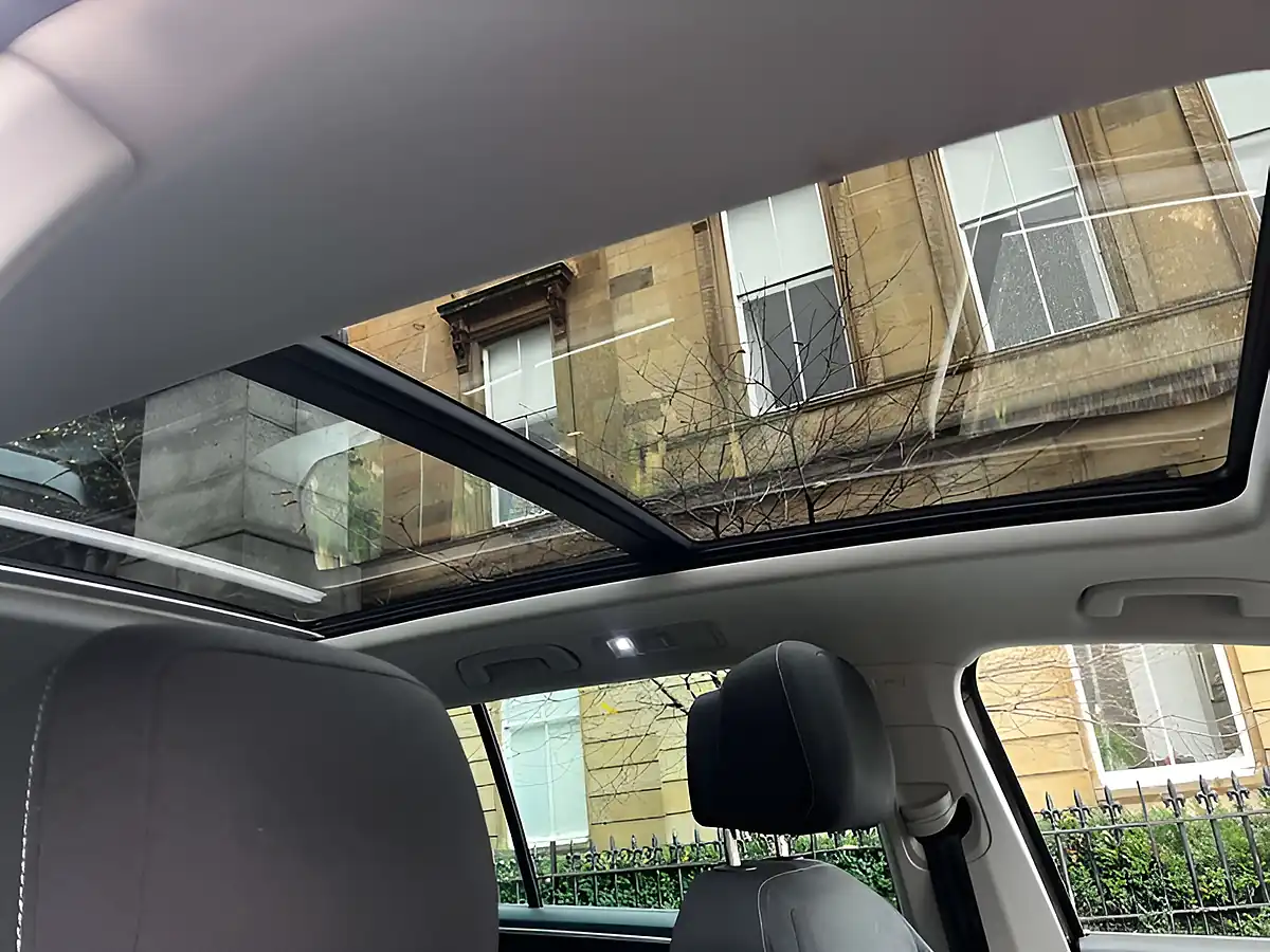 Used 2017 Volkswagen Tiguan Sel Brown - Interior and Exterior details 9