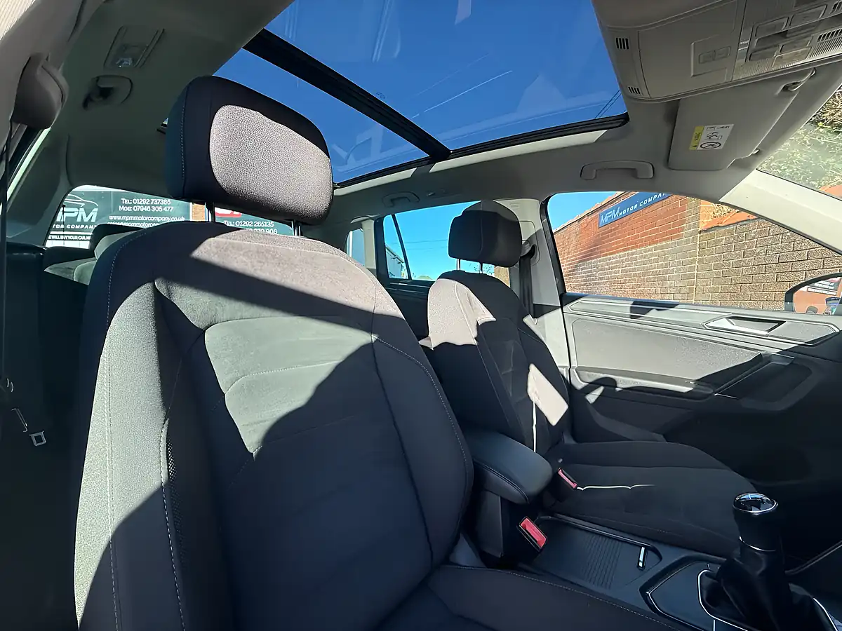 Used 2017 Volkswagen Tiguan Sel Grey - Interior and Exterior details 10