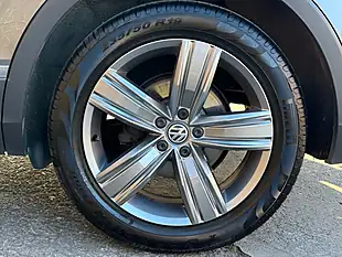 Used 2017 Volkswagen Tiguan Sel Grey - Interior and Exterior details 17