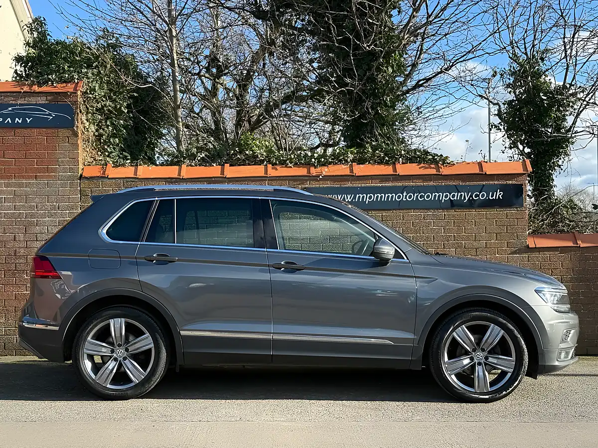 Used 2017 Volkswagen Tiguan Sel Grey - Interior and Exterior details 3