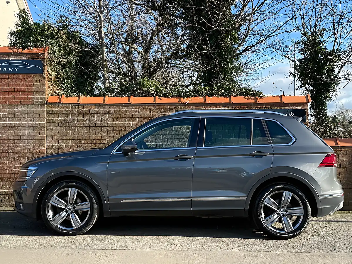 Used 2017 Volkswagen Tiguan Sel Grey - Interior and Exterior details 4