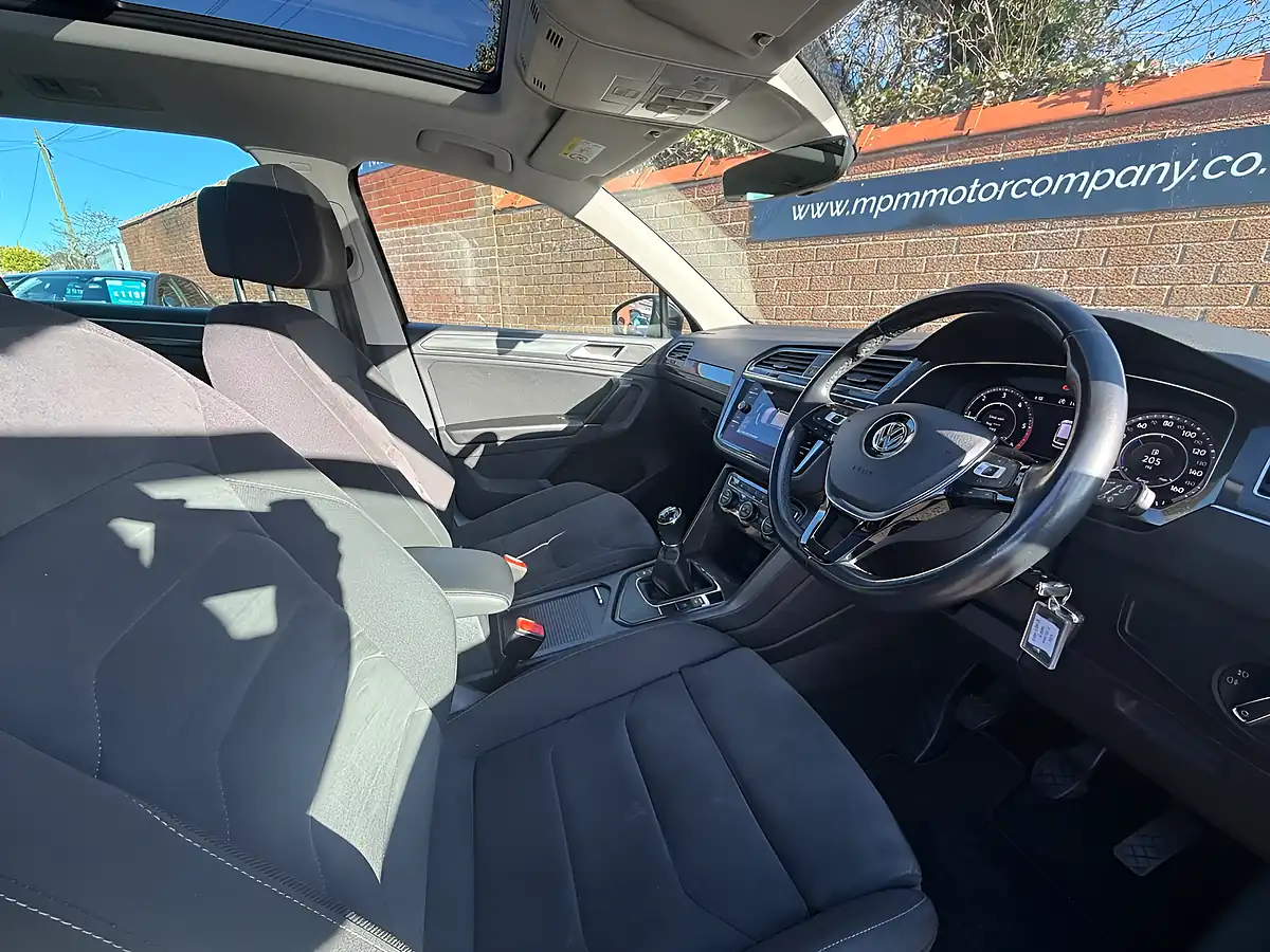 Used 2017 Volkswagen Tiguan Sel Grey - Interior and Exterior details 9