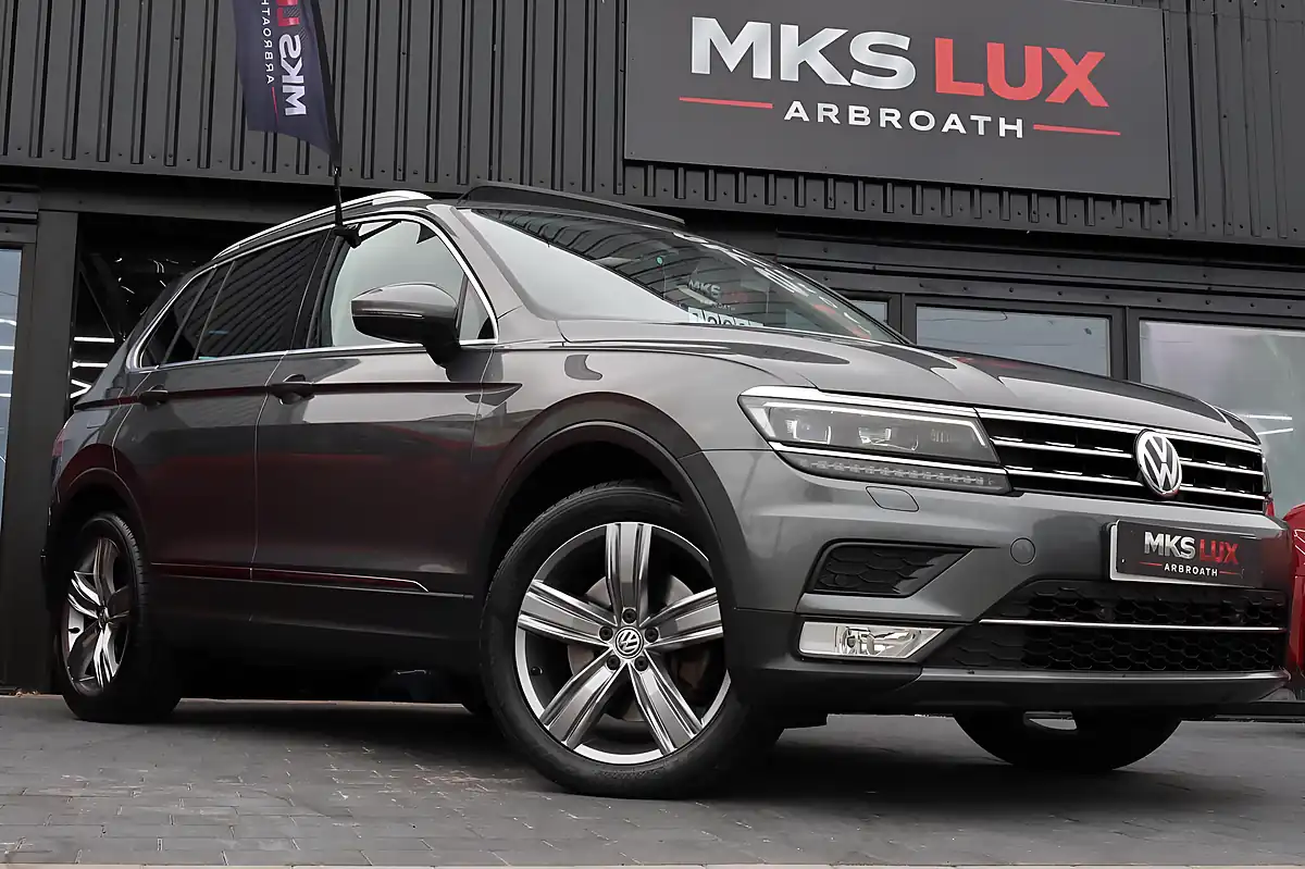 Used 2017 Volkswagen Tiguan Sel Grey - Front View