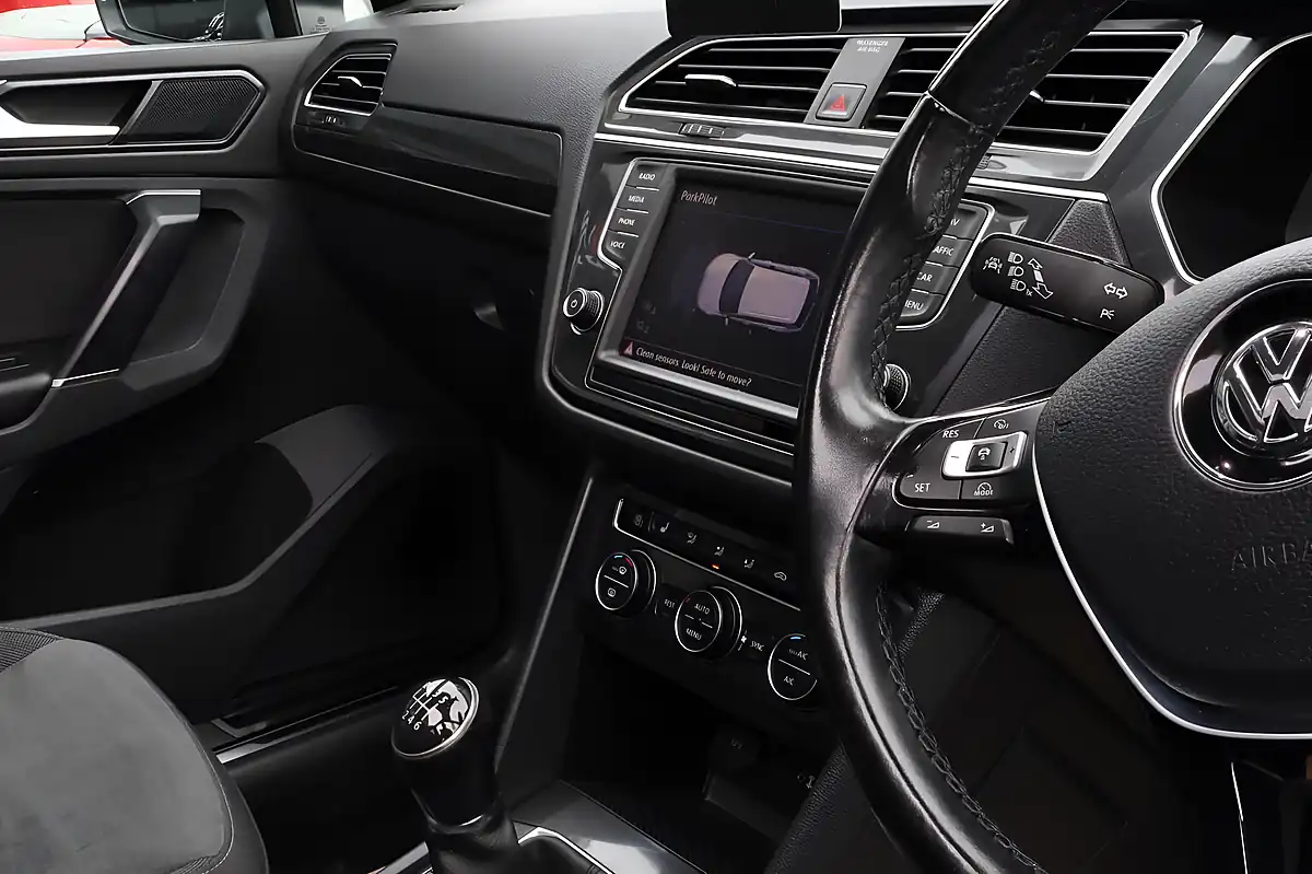 Used 2017 Volkswagen Tiguan Sel Grey - Interior and Exterior details 12