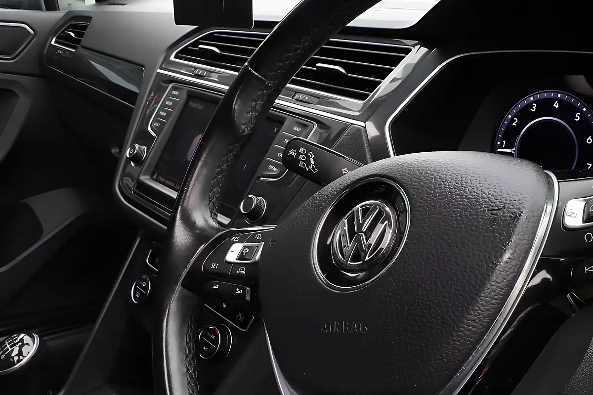 Used 2017 Volkswagen Tiguan Sel Grey - Interior and Exterior details 13
