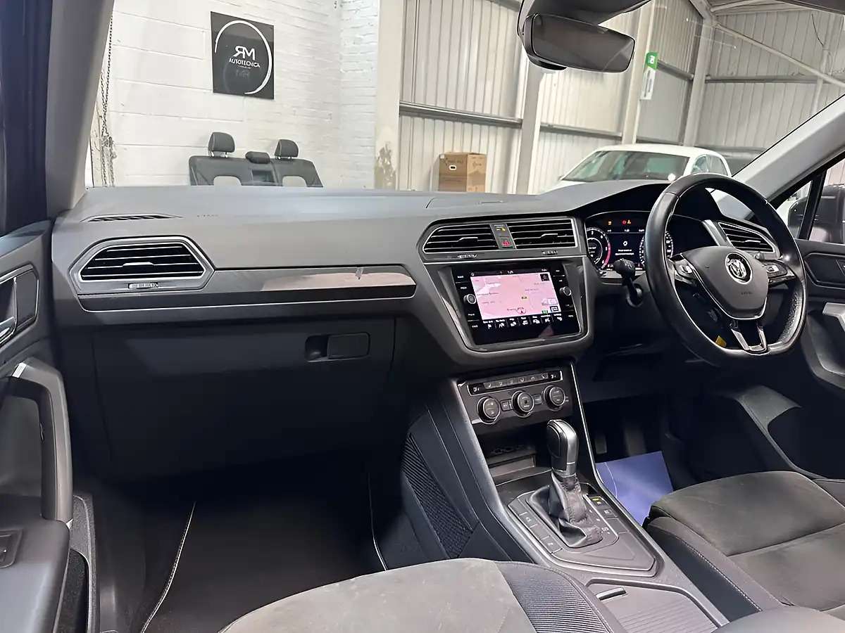 Used 2017 Volkswagen Tiguan Sel Grey - Interior and Exterior details 10