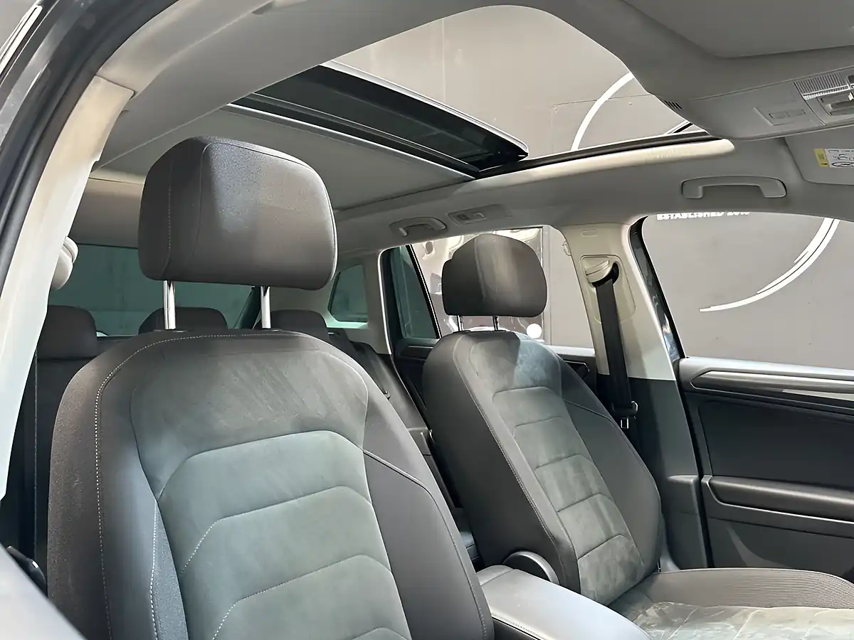 Used 2017 Volkswagen Tiguan Sel Grey - Interior and Exterior details 5
