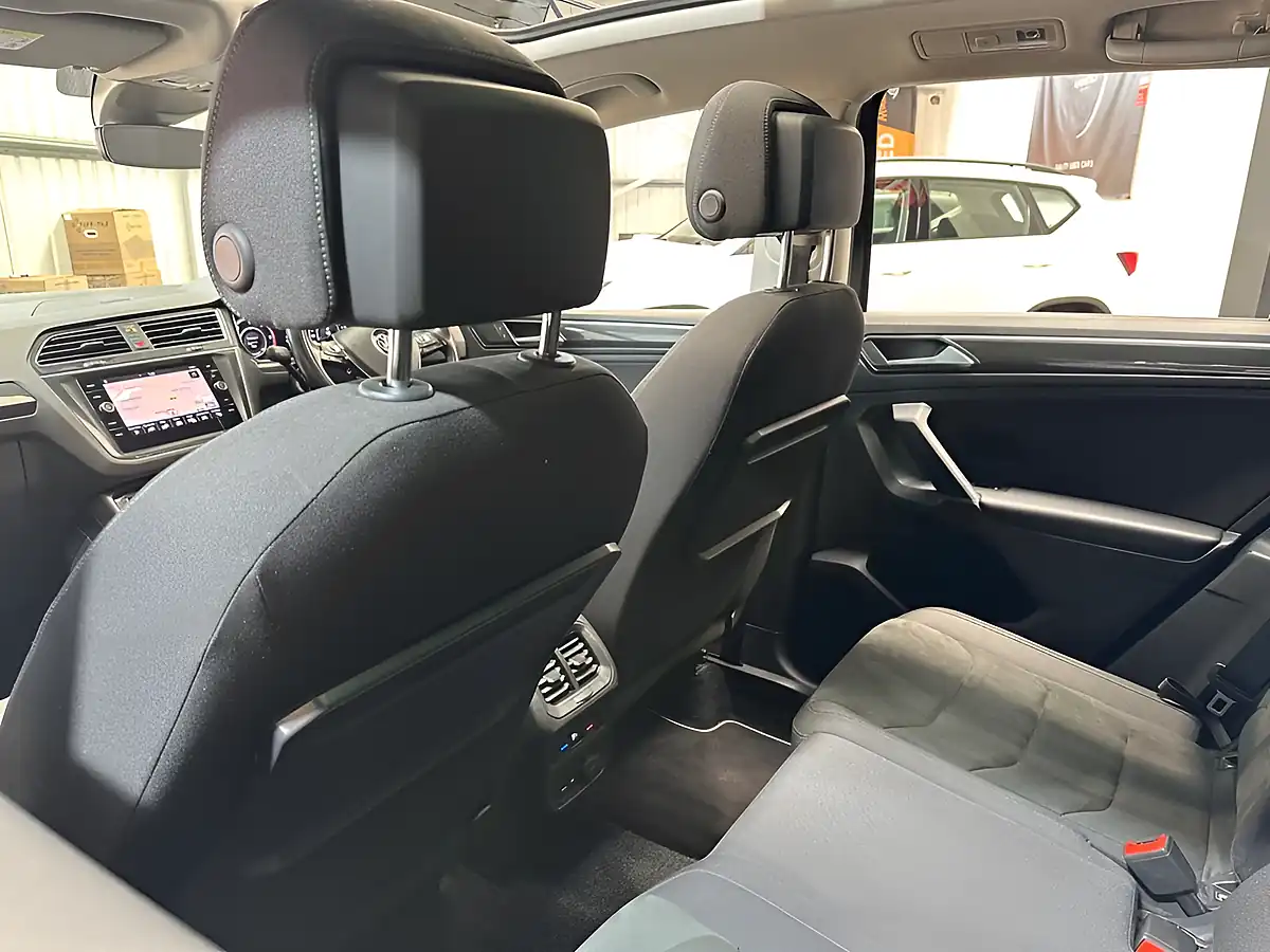 Used 2017 Volkswagen Tiguan Sel Grey - Interior and Exterior details 9