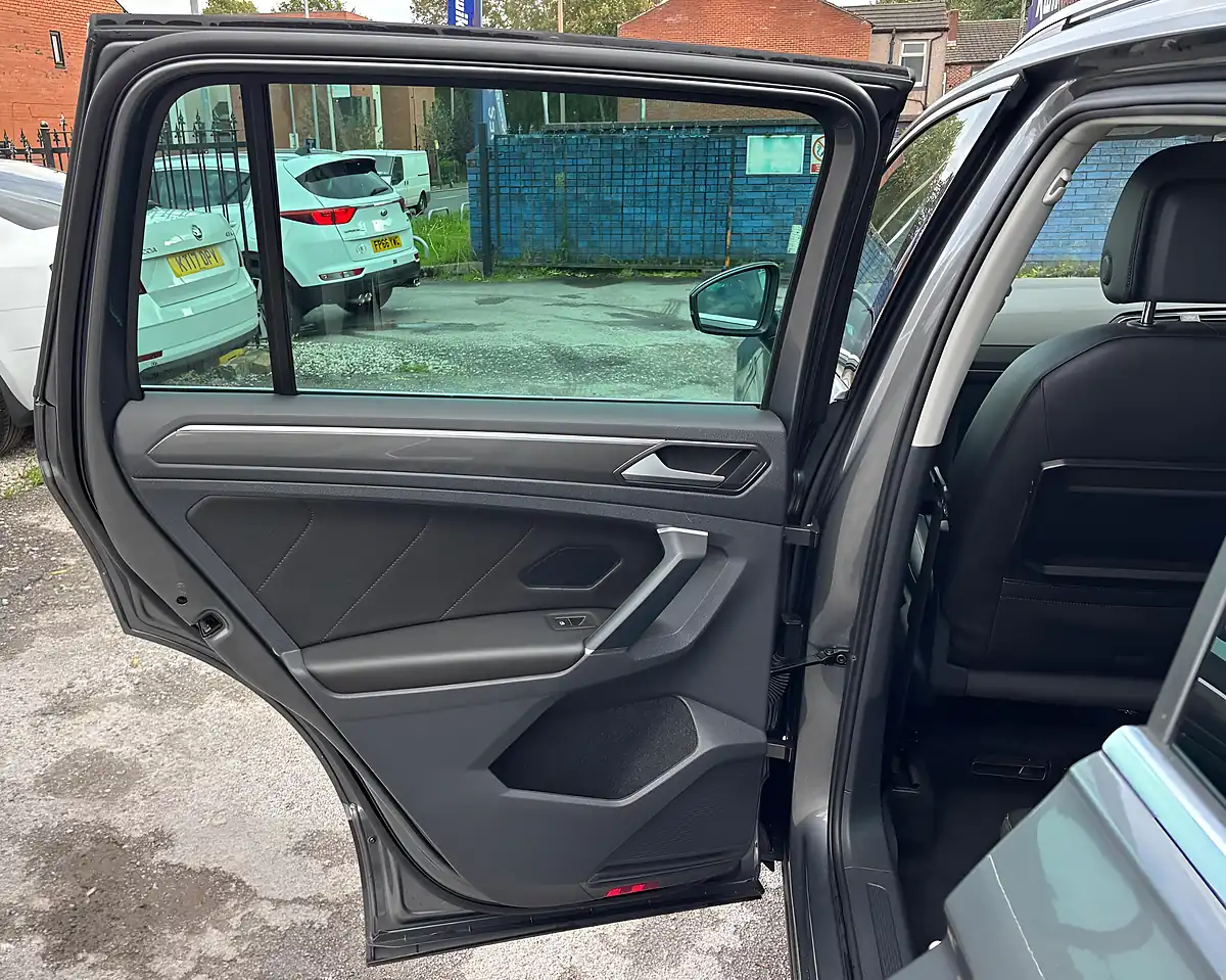 Used 2017 Volkswagen Tiguan Sel Grey - Interior and Exterior details 13