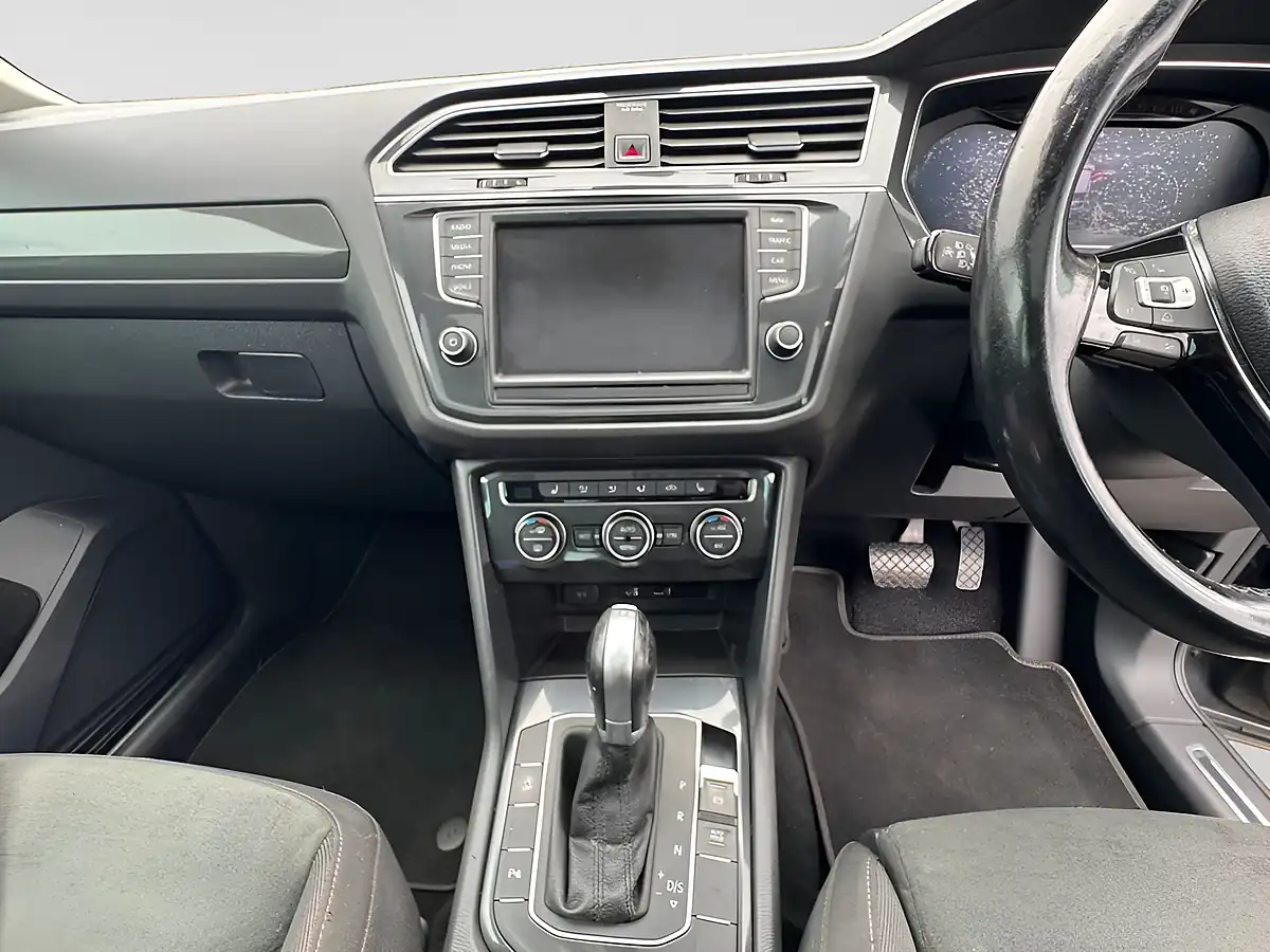 Used 2017 Volkswagen Tiguan Sel Grey - Interior and Exterior details 10