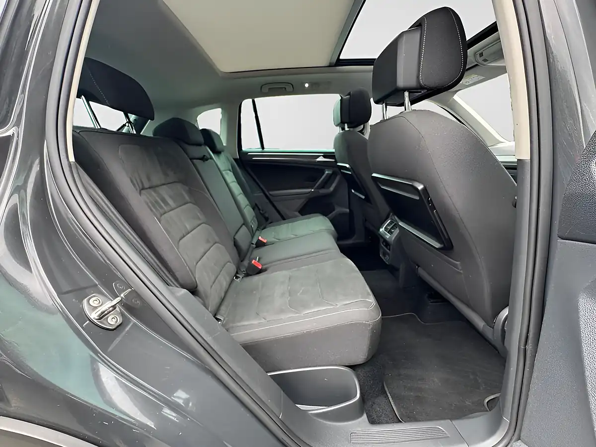 Used 2017 Volkswagen Tiguan Sel Grey - Interior and Exterior details 11