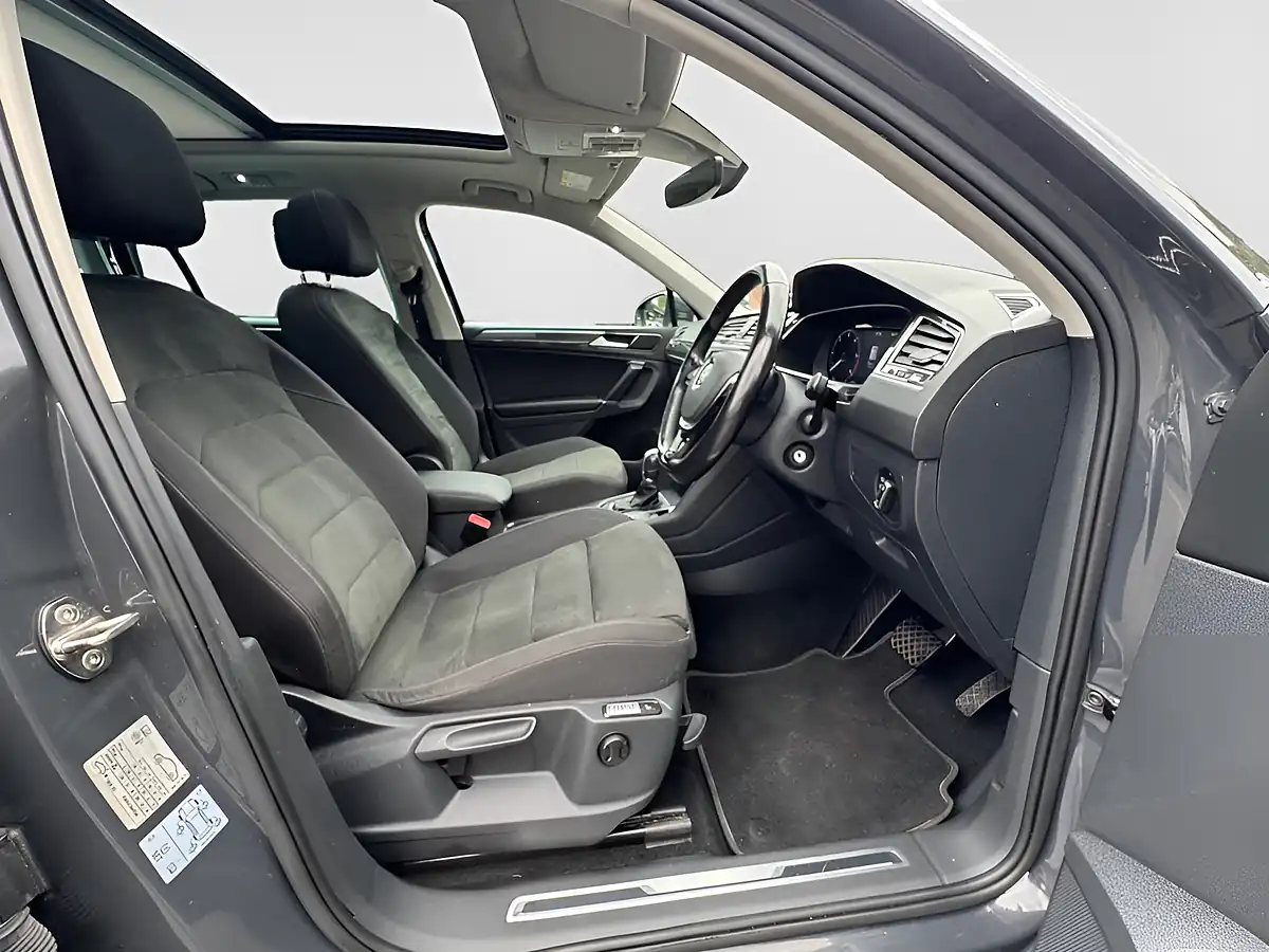 Used 2017 Volkswagen Tiguan Sel Grey - Interior and Exterior details 13