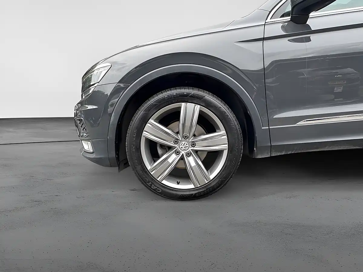 Used 2017 Volkswagen Tiguan Sel Grey - Interior and Exterior details 7