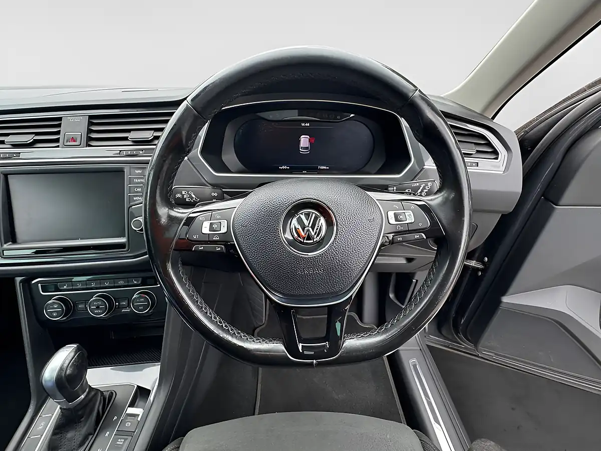 Used 2017 Volkswagen Tiguan Sel Grey - Interior and Exterior details 9