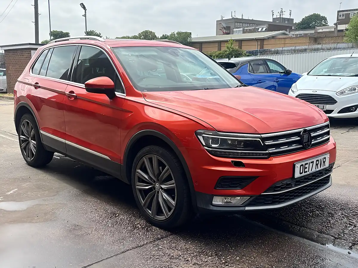 Used 2017 Volkswagen Tiguan Sel Orange - Front View
