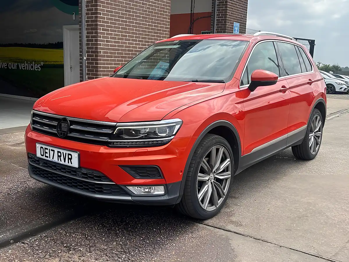Used 2017 Volkswagen Tiguan Sel Orange - Interior and Exterior details 3