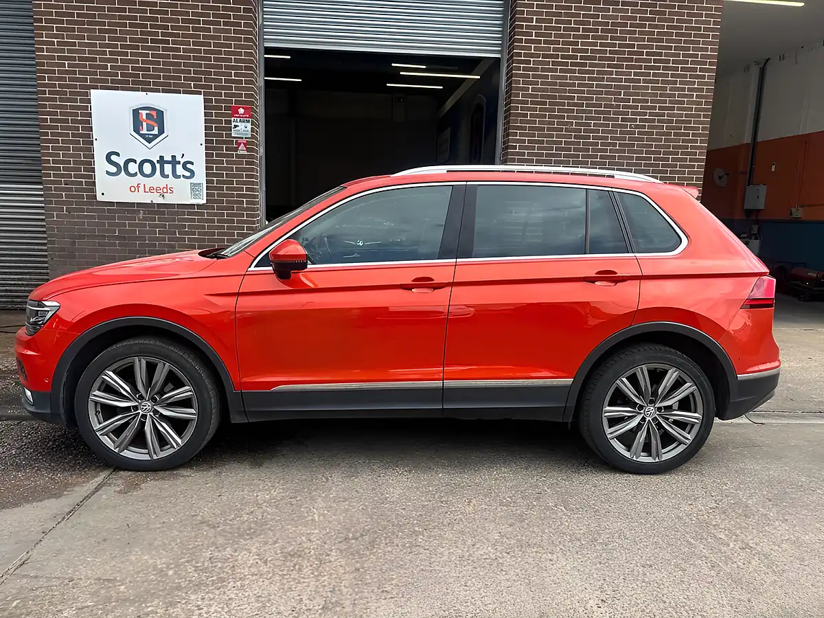 Used 2017 Volkswagen Tiguan Sel Orange - Interior and Exterior details 4