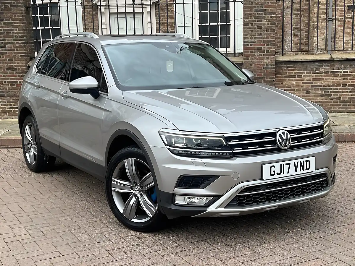 Used 2017 Volkswagen Tiguan Sel Silver - Front View