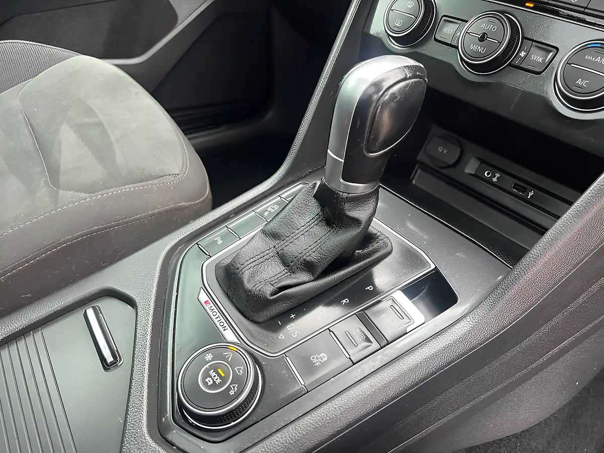 Used 2017 Volkswagen Tiguan Sel Silver - Interior and Exterior details 11