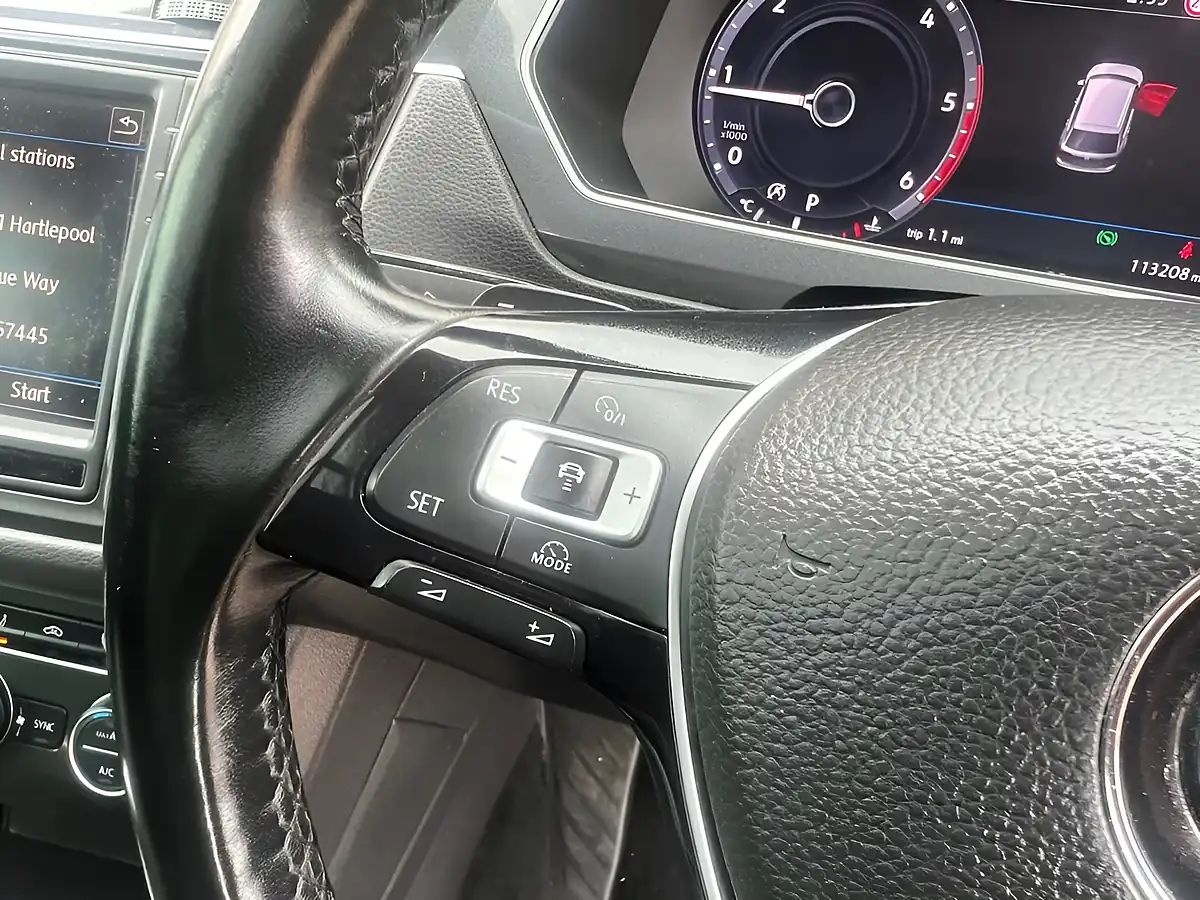 Used 2017 Volkswagen Tiguan Sel Silver - Interior and Exterior details 15