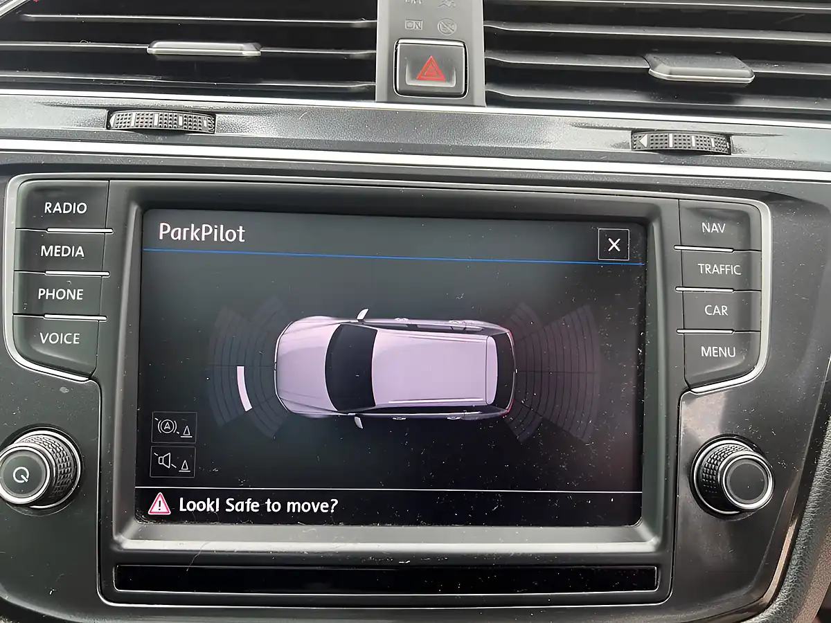 Used 2017 Volkswagen Tiguan Sel Silver - Interior and Exterior details 16