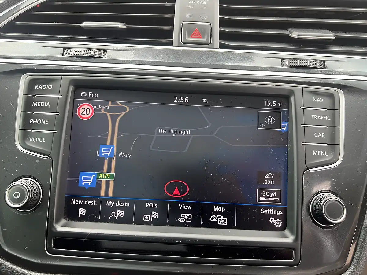 Used 2017 Volkswagen Tiguan Sel Silver - Interior and Exterior details 17