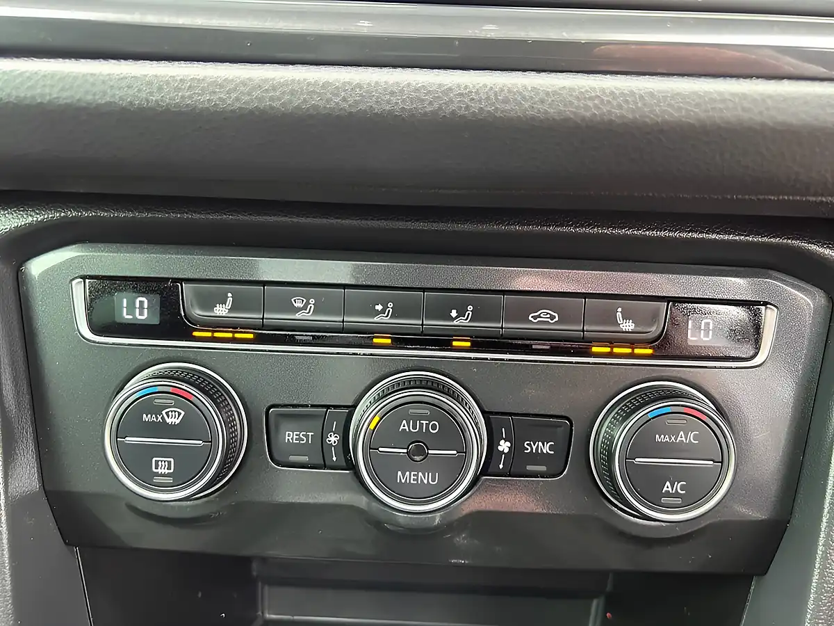 Used 2017 Volkswagen Tiguan Sel Silver - Interior and Exterior details 18