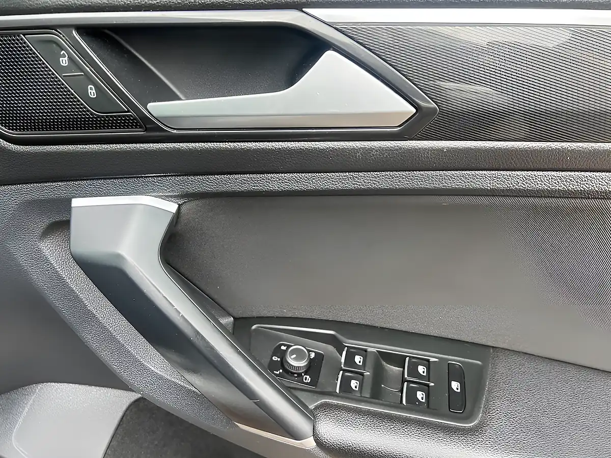 Used 2017 Volkswagen Tiguan Sel Silver - Interior and Exterior details 19