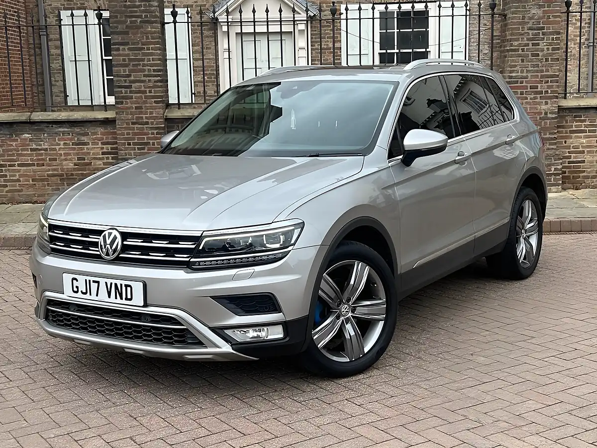 Used 2017 Volkswagen Tiguan Sel Silver - Interior and Exterior details 3