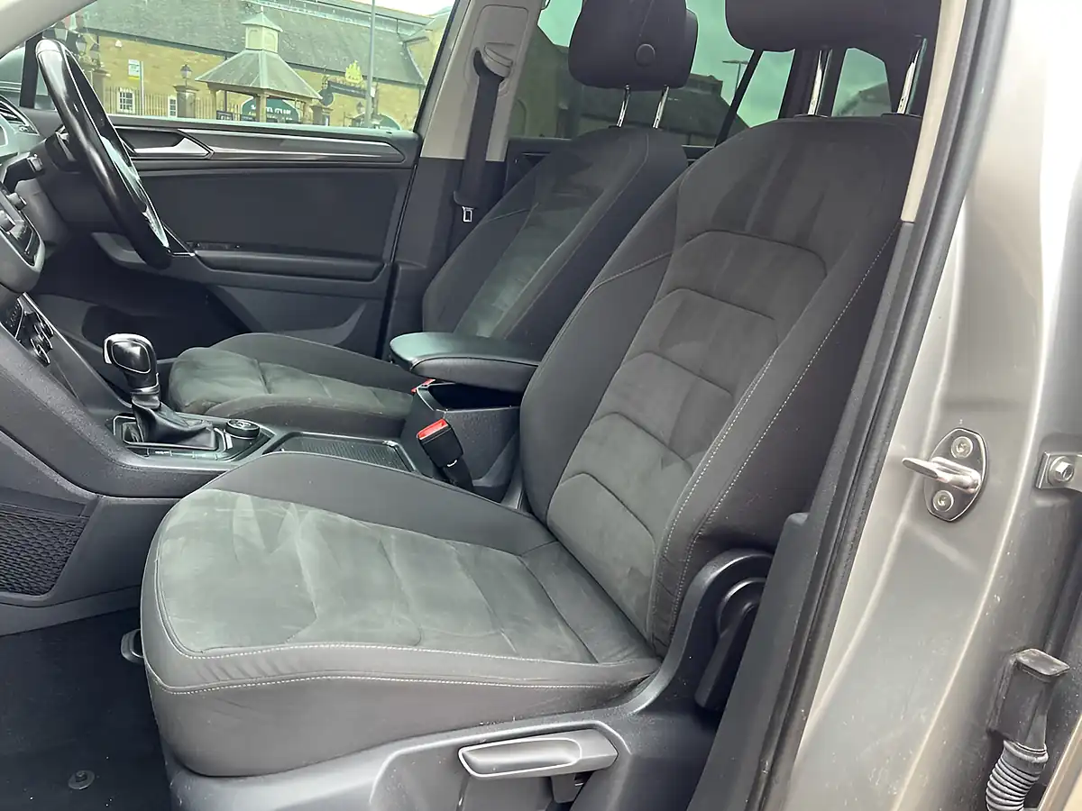 Used 2017 Volkswagen Tiguan Sel Silver - Interior and Exterior details 6