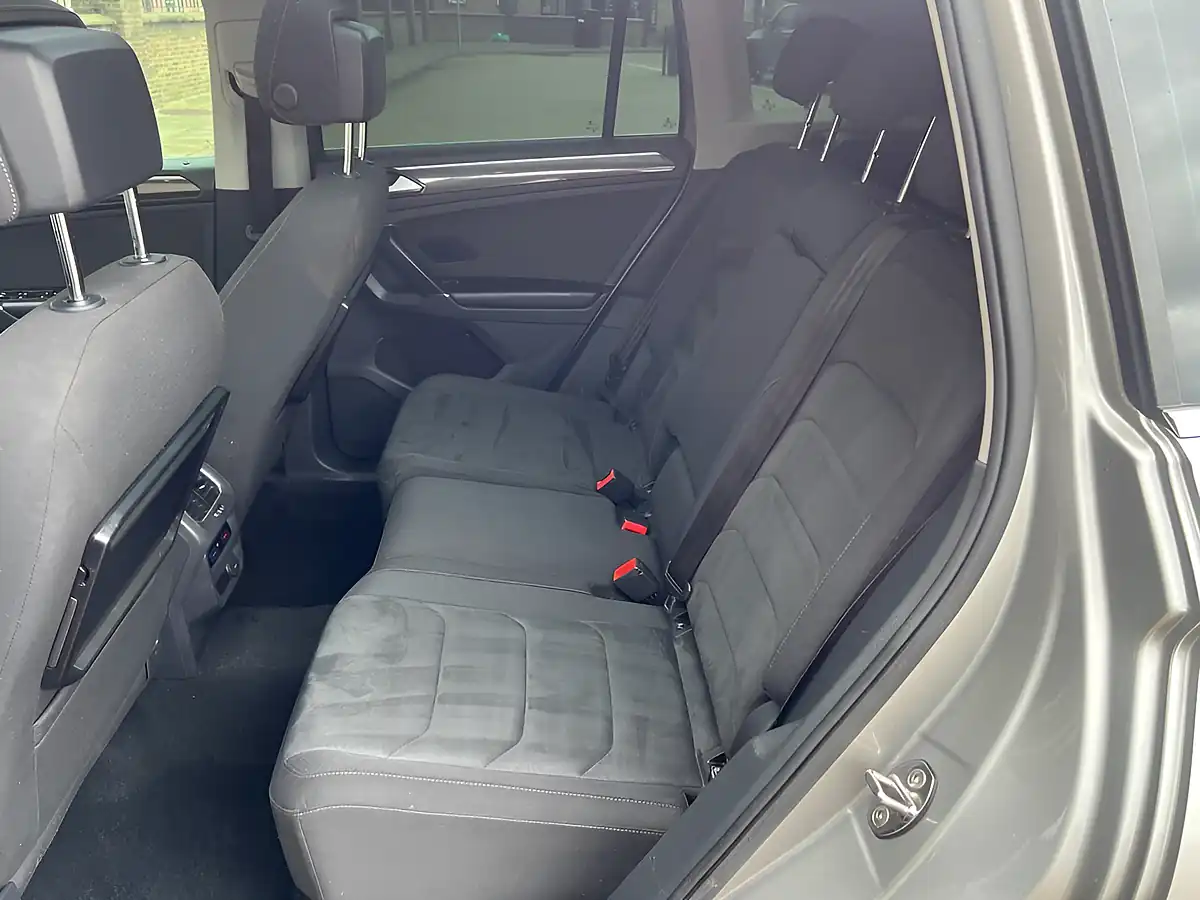 Used 2017 Volkswagen Tiguan Sel Silver - Interior and Exterior details 8