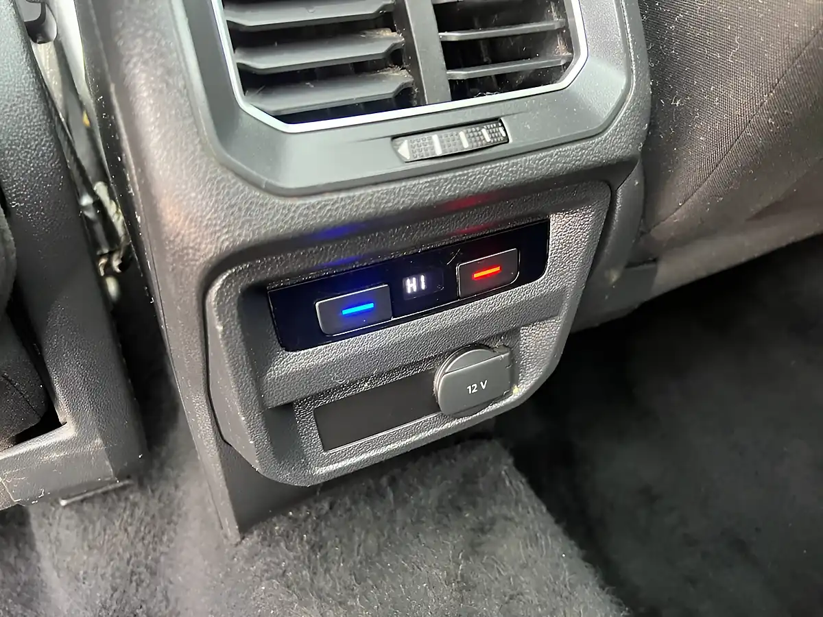 Used 2017 Volkswagen Tiguan Sel Silver - Interior and Exterior details 9