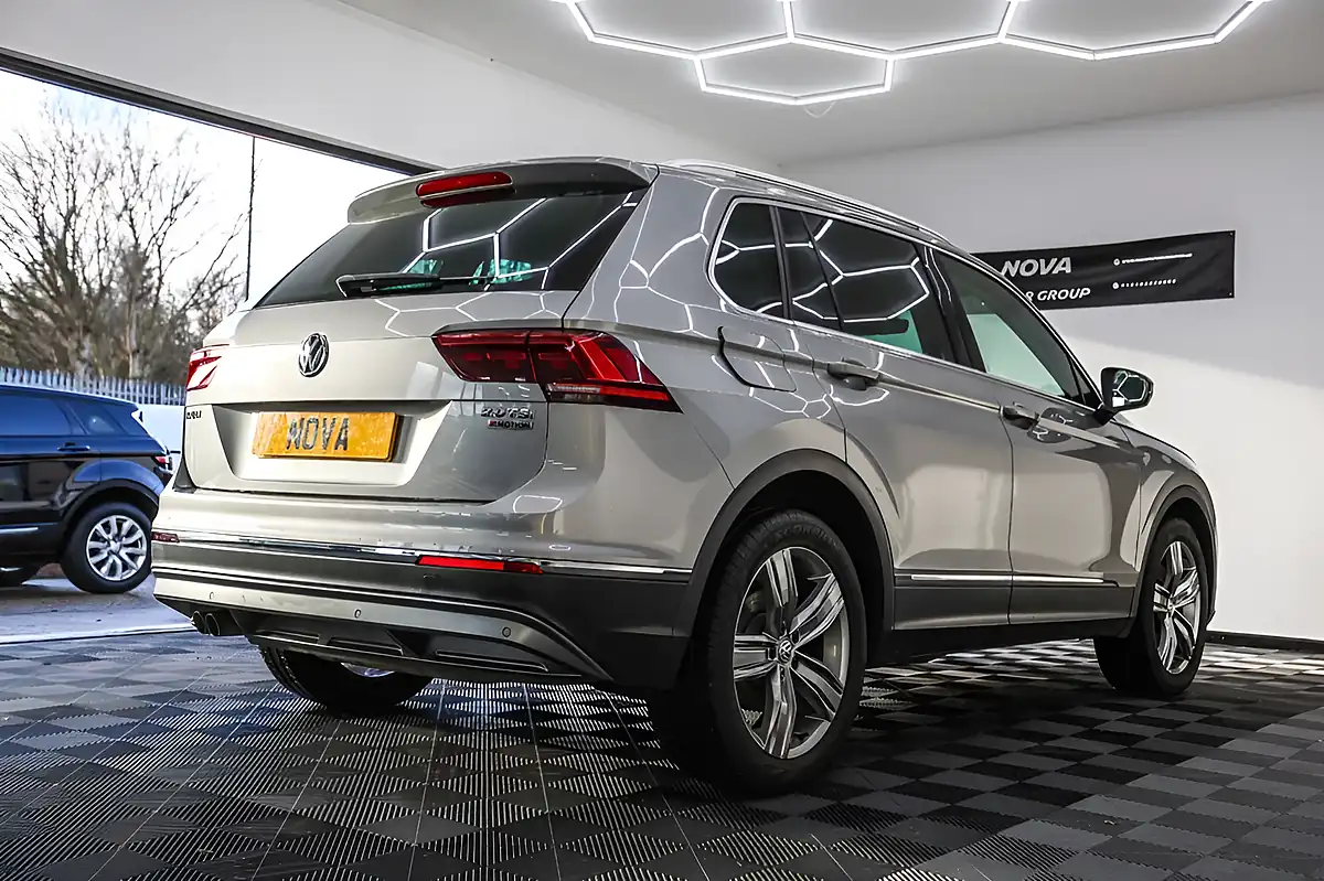Used 2017 Volkswagen Tiguan Sel Silver - Interior and Exterior details 10