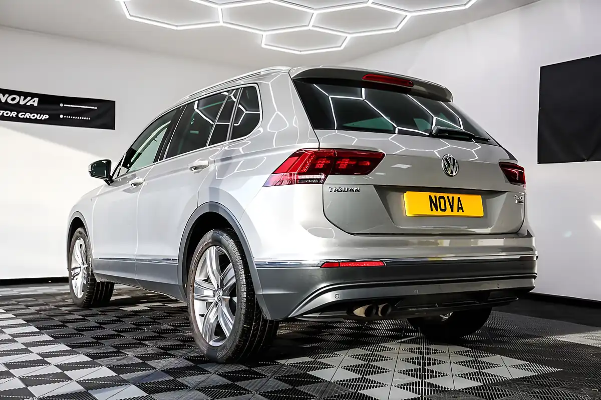 Used 2017 Volkswagen Tiguan Sel Silver - Interior and Exterior details 12