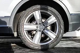 Used 2017 Volkswagen Tiguan Sel Silver - Interior and Exterior details 18