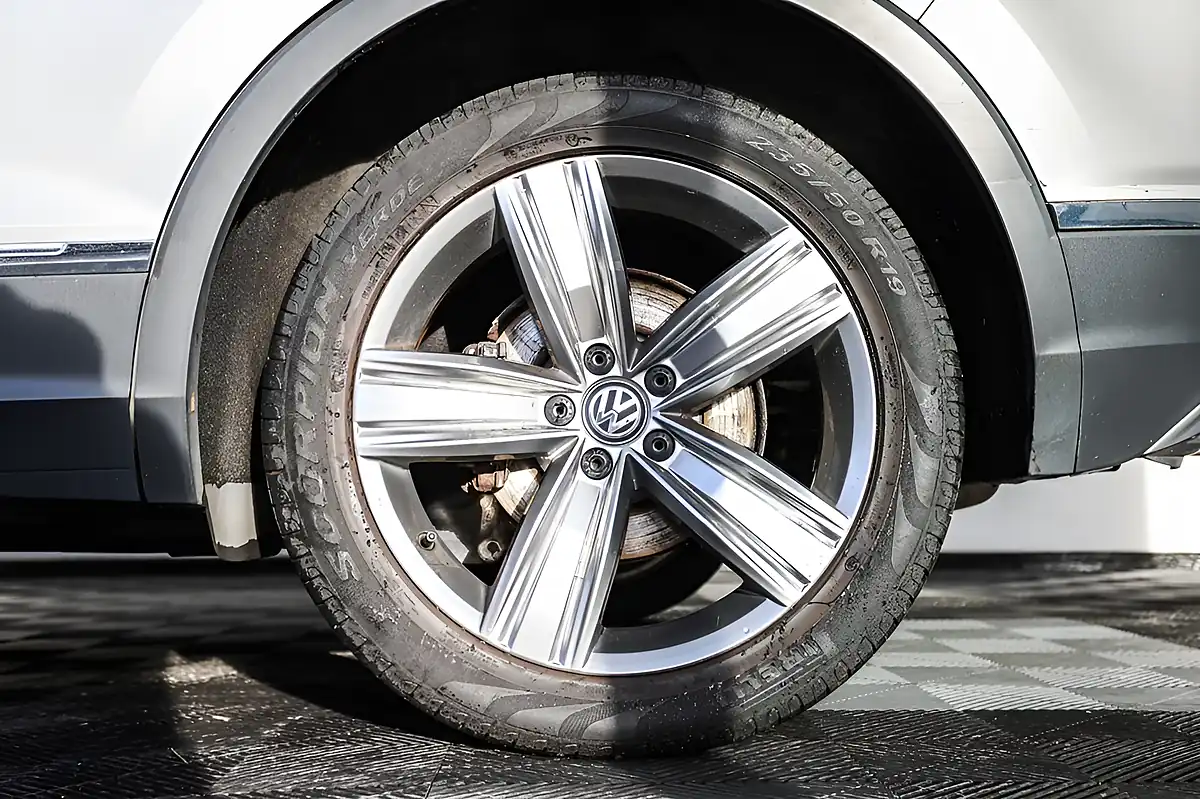 Used 2017 Volkswagen Tiguan Sel Silver - Interior and Exterior details 18