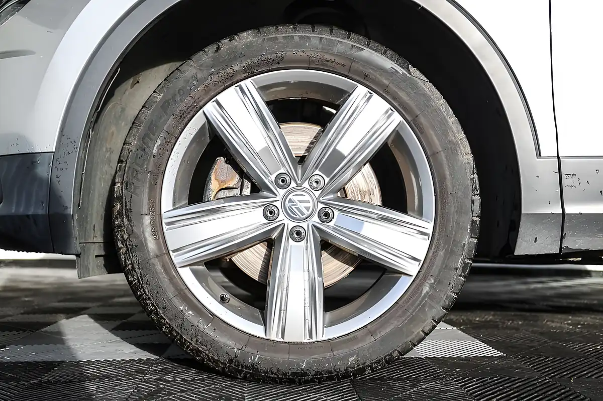 Used 2017 Volkswagen Tiguan Sel Silver - Interior and Exterior details 19