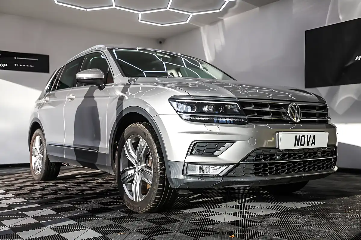 Used 2017 Volkswagen Tiguan Sel Silver - Interior and Exterior details 3