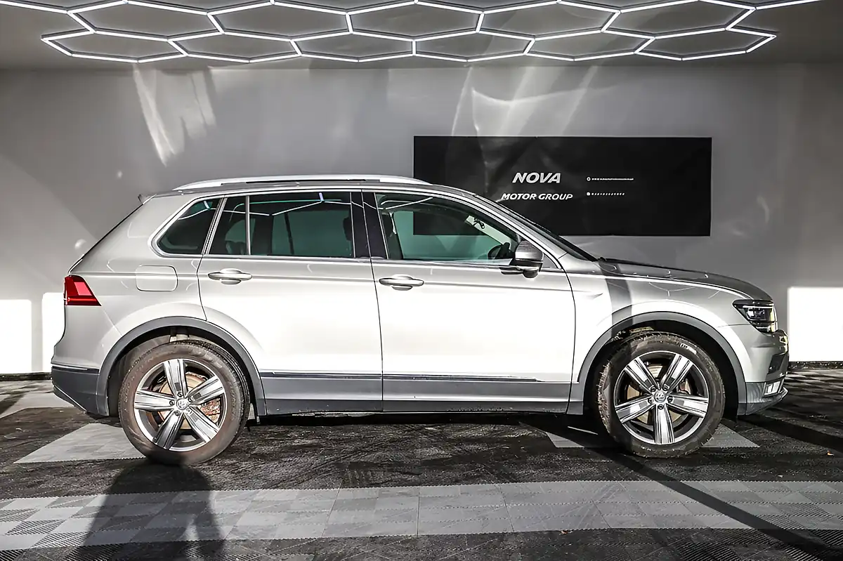 Used 2017 Volkswagen Tiguan Sel Silver - Interior and Exterior details 5