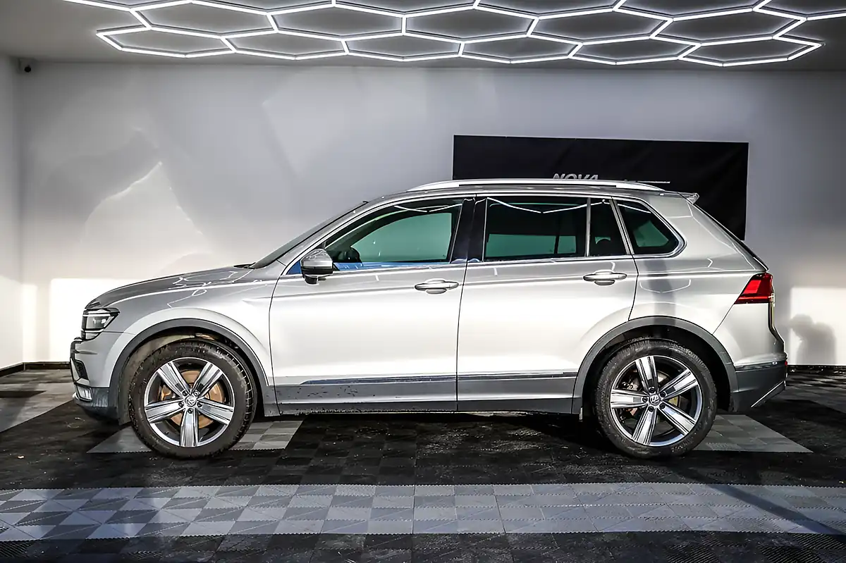 Used 2017 Volkswagen Tiguan Sel Silver - Interior and Exterior details 6