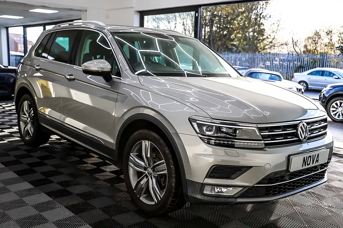 Used 2017 Volkswagen Tiguan Sel Silver - Interior and Exterior details 9